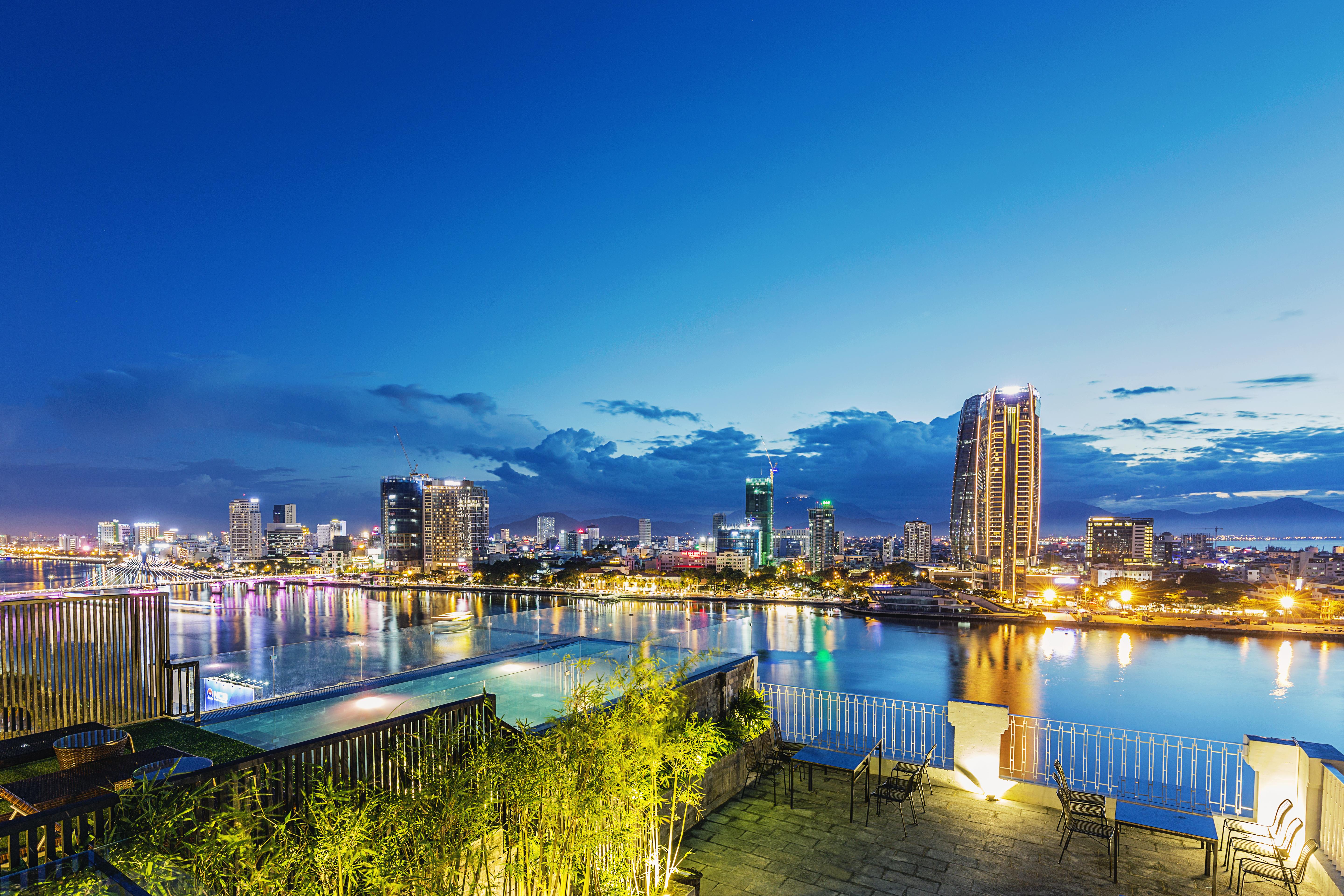 Ibiza Riverfront Da Nang Hotel Powered By Aston Buitenkant foto